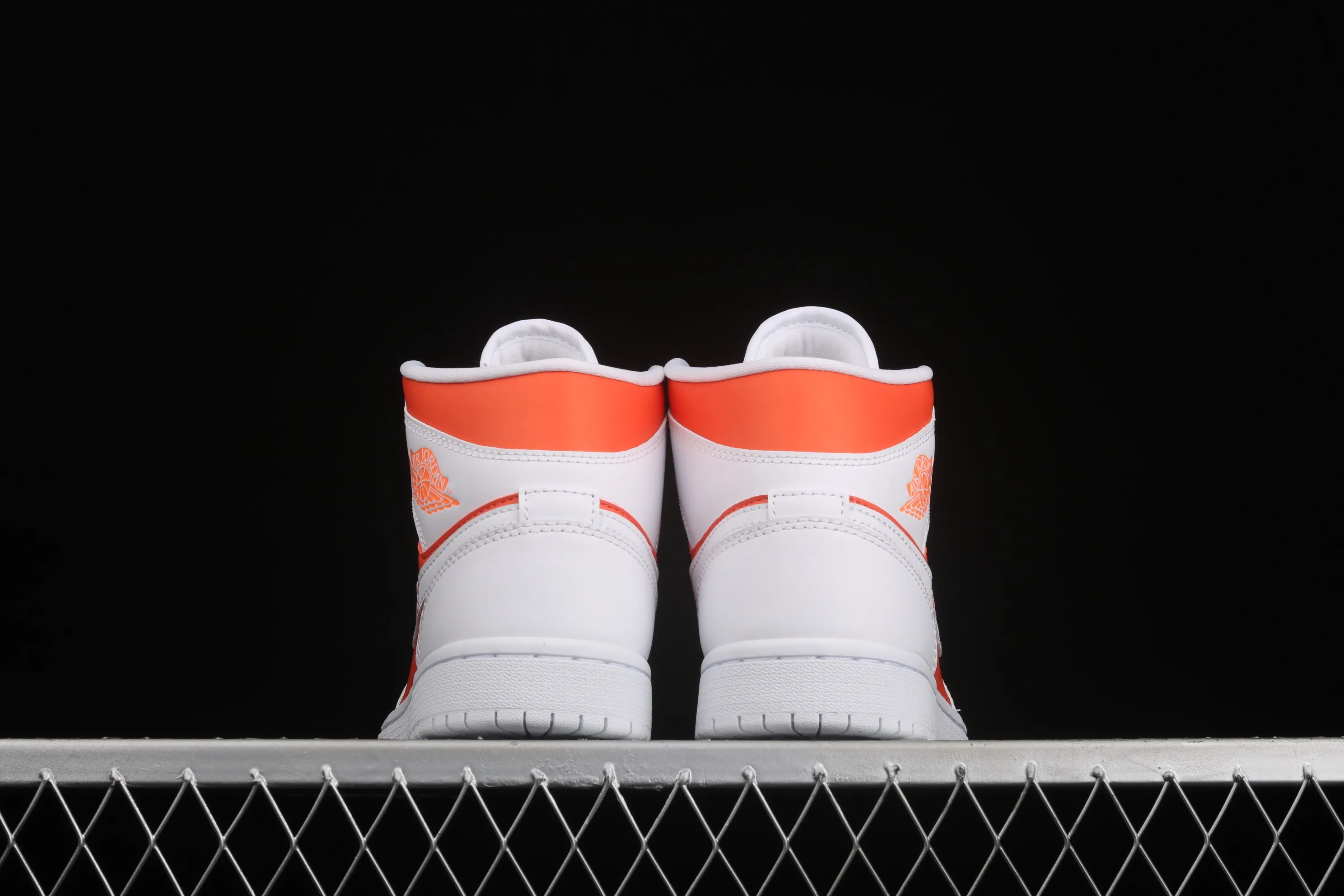 All categories Air Jordan Jordan series basketball shoes Air Jordan 1 Mid G version pure original Air Jordan 1 Mid AJ1 Joe 1 white orange China basketball shoes CZ0774-800